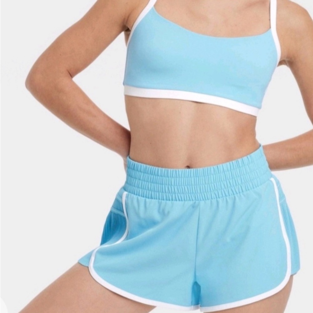 All in Motion Mid Rise Dolphin Running Shorts Light Blue White Trim Women’s M